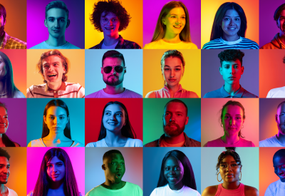 Emozioni umane. Collage di persone etnicamente diverse, uomini e donne che esprimono emozioni diverse su sfondo multicolore. Team, fiera del lavoro, concetto di annuncio