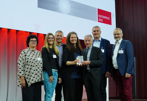 Georg Berger e il suo team, finalisti Enterprize 2022, per il progetto Spirito e azione imprenditoriale nelle scuole professionali della Conferenza svizzera dei direttori e delle direttrici delle scuole professionali.