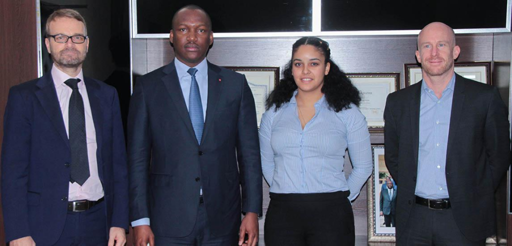 Le Secrétaire d’Etat, Mamadou Touré, accueille la délégation de l’IFFP (trois hommes et une femme)